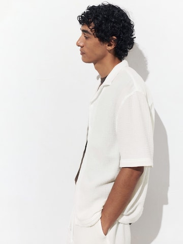 Pull&Bear Pohodlné nošení Košile – bílá