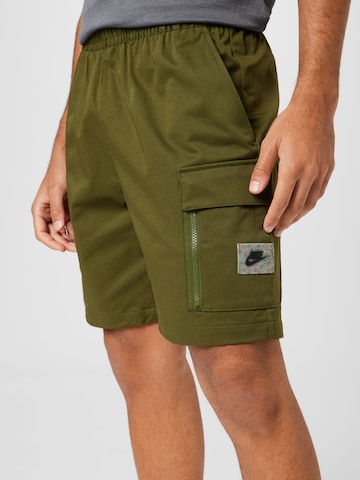 Nike Sportswear Regular Shorts in Grün