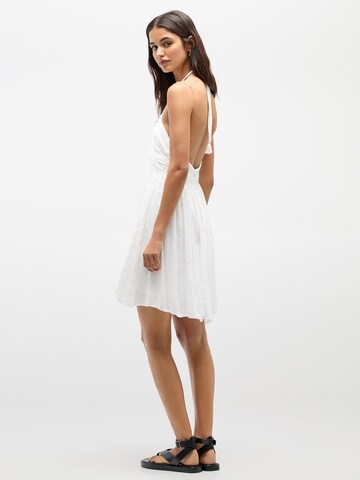 Robe Pull&Bear en blanc