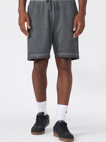 Champion Authentic Athletic Apparel Loosefit Sportshorts in Grau: Vorderseite