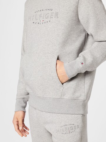 TOMMY HILFIGER Sweatshirt in Grau