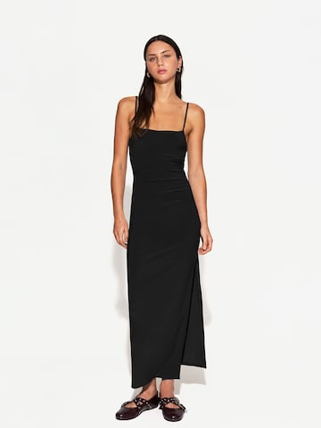 Bershka Dress in Black: front