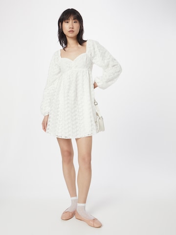 Robe NA-KD en blanc