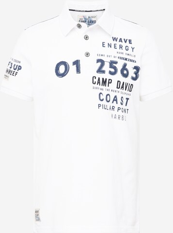 Tricou de la CAMP DAVID pe alb: față