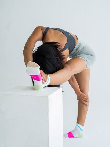 INCYLENCE Athletic Socks 'STRIKES SHORT' in 