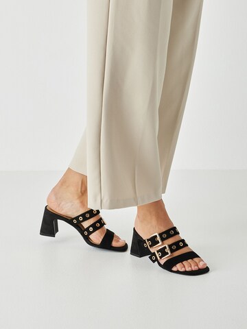 Tamaris Mule in Black: front