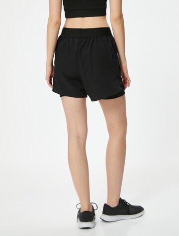 Koton Slimfit Shorts in Schwarz