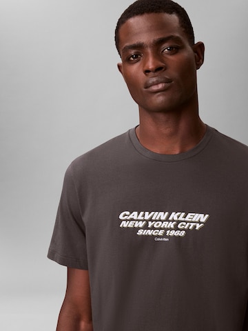 Calvin Klein Тениска в сиво