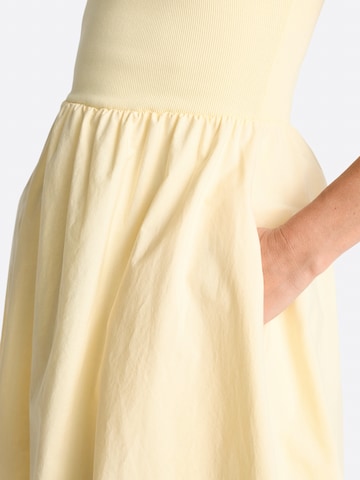 Rich & Royal Jurk in Geel