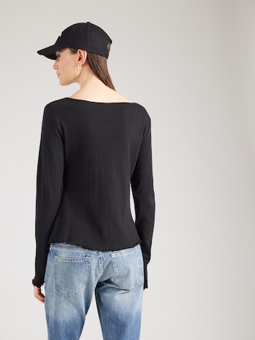 Tricou 'Karmia' de la Noella pe negru