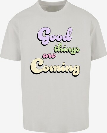 Merchcode Shirt 'Good Things' in Grijs: voorkant