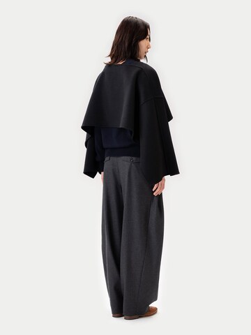 GOBI Cashmere Tröja 'Versatile Cashmere Poncho' i svart