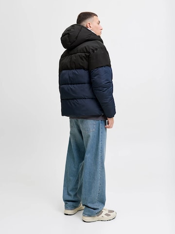 Geacă de iarnă 'JJMAZE' de la Jack & Jones Junior pe negru