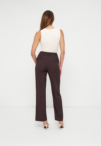 regular Pantaloni con pieghe di Anna Field in marrone