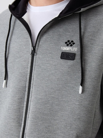 Tommy Life Sweatsuit in Grey