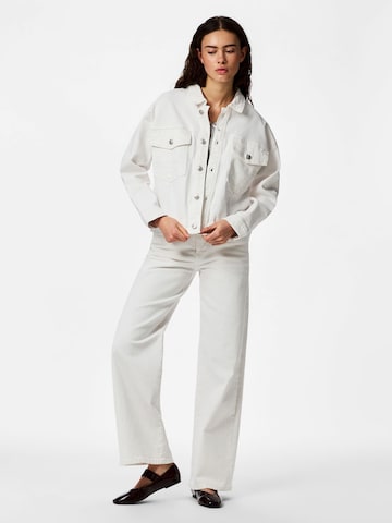 Veste mi-saison 'PCElma' PIECES en blanc