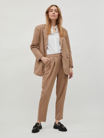 Tapered Pantaloni con pieghe 'VIBrienne' di VILA in marrone