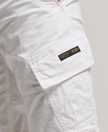 Regular Pantalon cargo Superdry en blanc