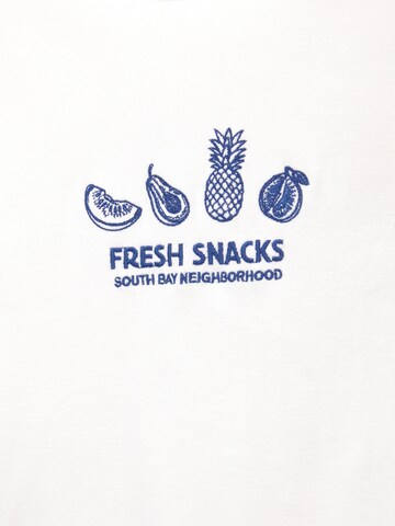 T-shirt 'PACIFIC FRUTAS' Pull&Bear en blanc