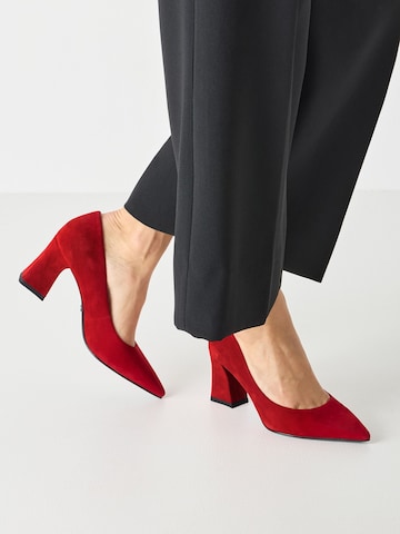 Tamaris Pumps in Red