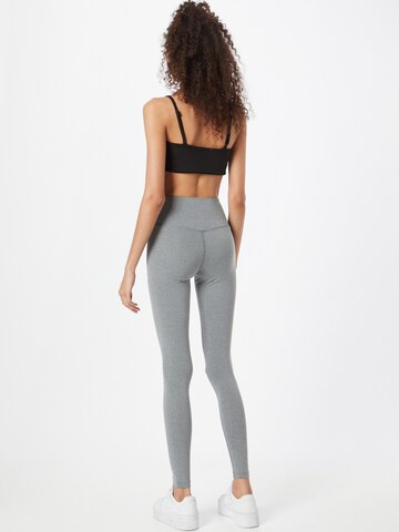 Skinny Pantaloni sport 'FLOAT' de la Girlfriend Collective pe gri