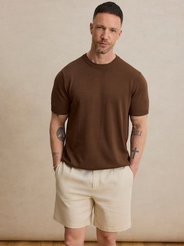 DAN FOX APPAREL Футболка 'Matteo' в Коричневый: спереди