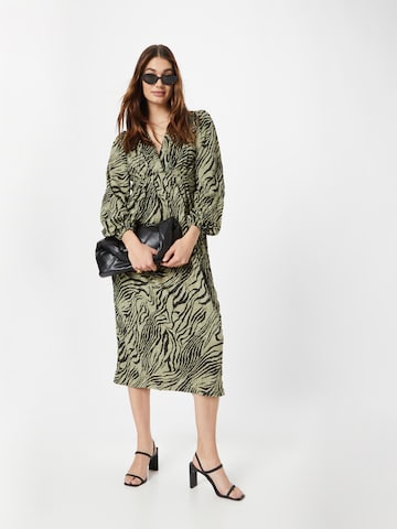 River Island Φόρεμα σε πράσινο