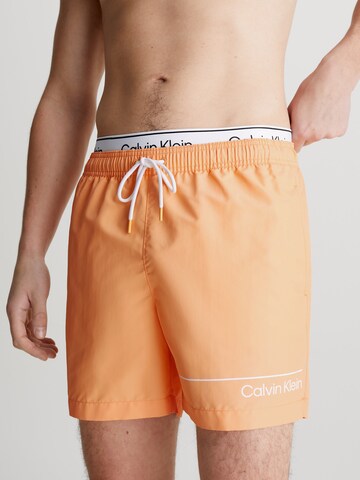 Calvin Klein Swimwear Szorty kąpielowe w kolorze pomarańczowy: przód