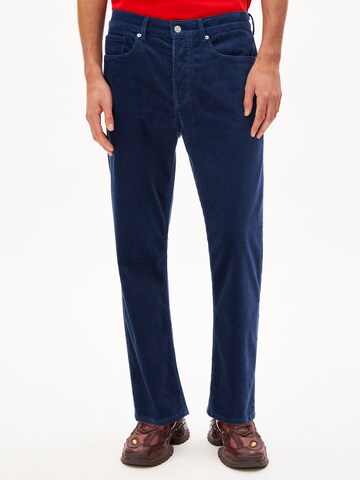 ARMEDANGELS Regular Broek 'MAAKX' in Blauw: voorkant