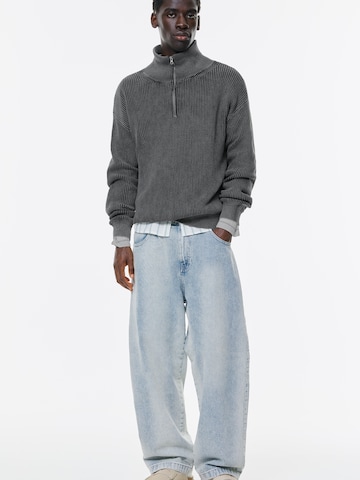 Pull-over Pull&Bear en gris : devant