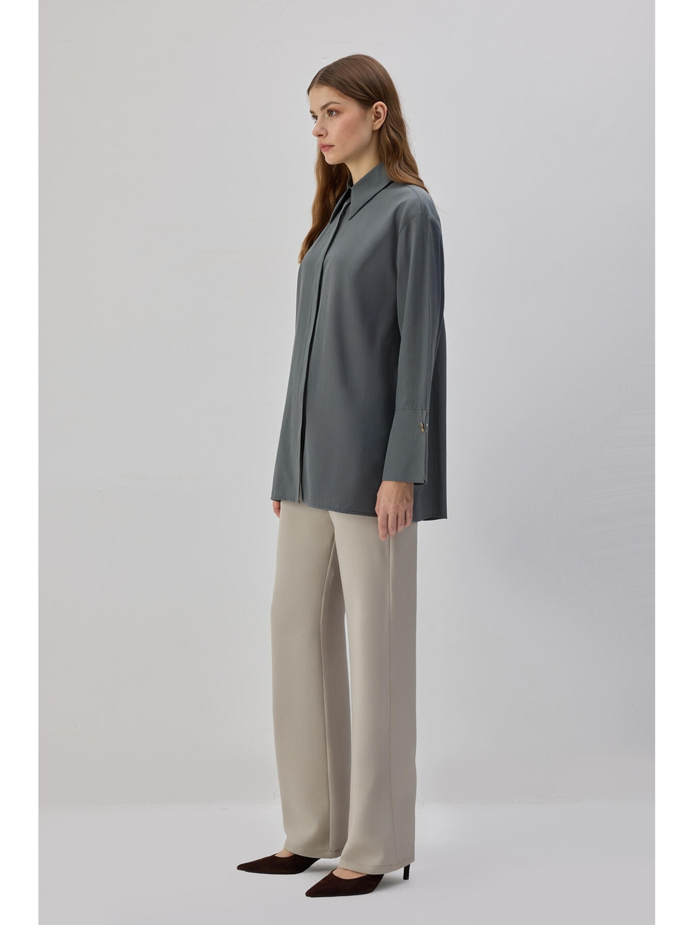 Touché Privé - Camiseta 'Poplin Shirt With Wide Cuff' en gris