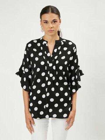 Influencer Bluse i sort: forside