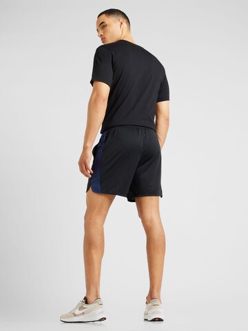 NIKEregular Sportske hlače 'TRACK CLUB' - crna boja