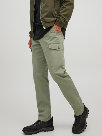 Regular Pantalon cargo 'OLLIE BOWIE' JACK & JONES en vert : devant