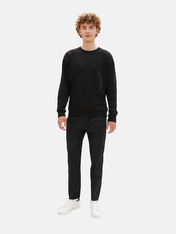 Regular Pantalon à plis TOM TAILOR DENIM en noir