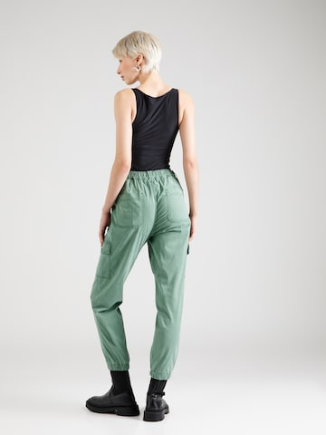 Tapered Pantaloni cargo di Marks & Spencer in verde