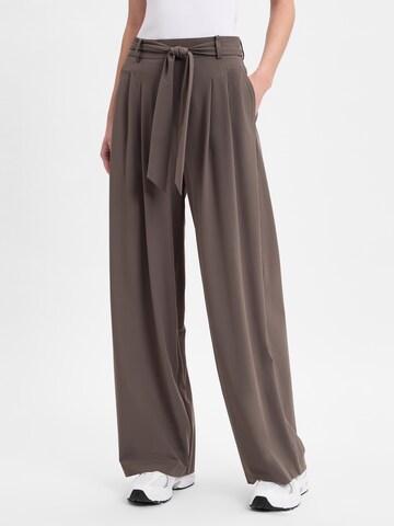 Cambio Regular Pleat-front trousers ' Anny Jogg ' in Grey: front