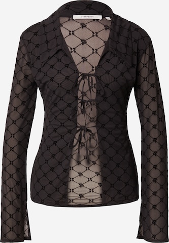 Oval Square Blouse 'Fierce' in Black: front