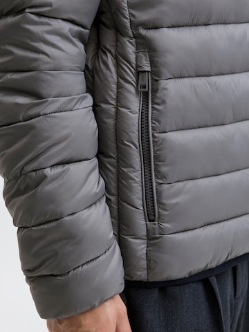 JACK & JONES Зимно яке в сиво