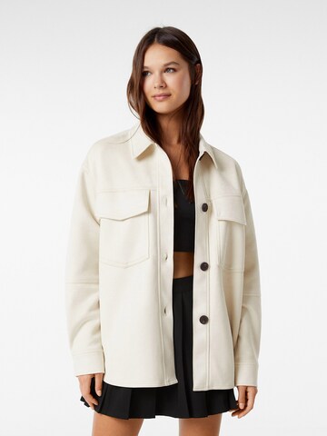 Veste mi-saison Bershka en beige : devant