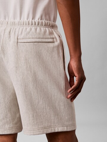 Calvin Klein Jeans Loosefit Shorts in Grau