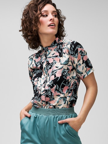 Camicia da donna 'To Never Forget The Source' di 4funkyflavours in nero: frontale