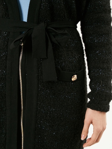 Influencer Плетена жилетка в черно