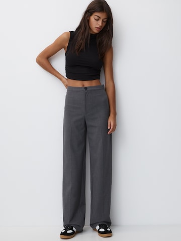 Wide Leg Pantalon à plis Pull&Bear en gris : devant