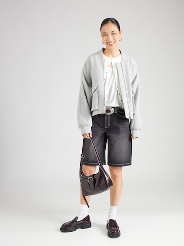 T-shirt 'PCALICE' PIECES Curve en gris