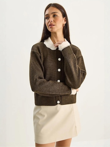 Bianco Lucci - Casaco de malha em castanho: frente