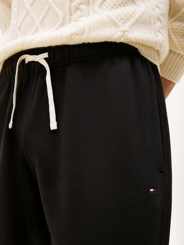 Effilé Pantalon 'ESSENTIAL' TOMMY HILFIGER en noir