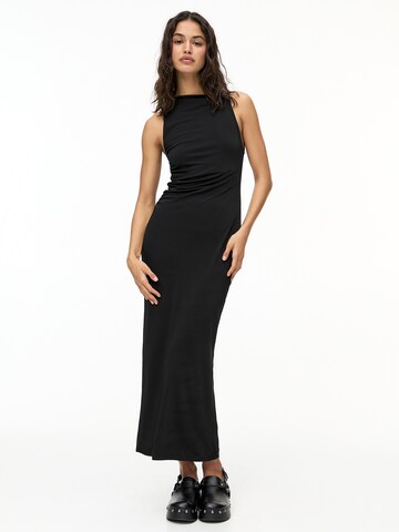 Robe Pull&Bear en noir : devant