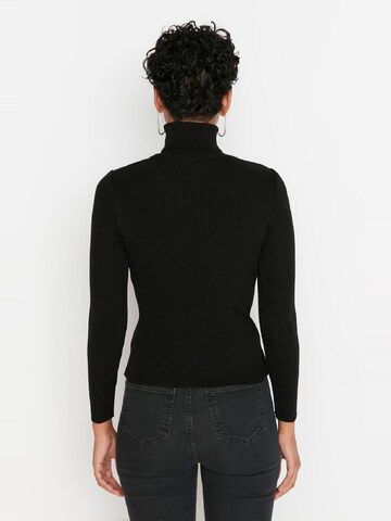 Trendyol Sweater in Black