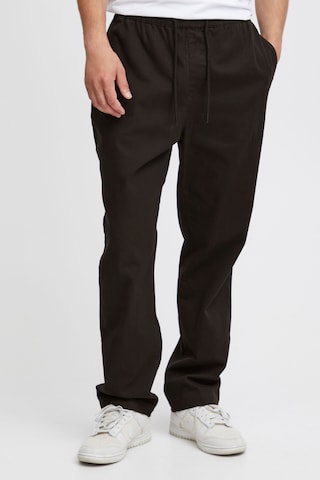 !Solid Regular Chino 'ginte' in Zwart: voorkant